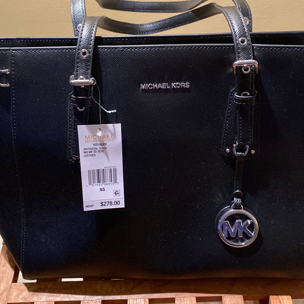NWT Michael Kors Black Leather VOYAGER Tote.